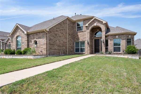 House in Kennedale, Texas 11757055