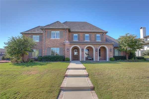 House in Benbrook, Texas 11757123
