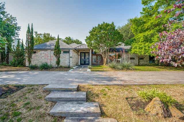 House in Addison, Texas 11757286