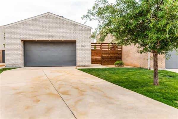 House in Farmers Branch, Texas 11757344
