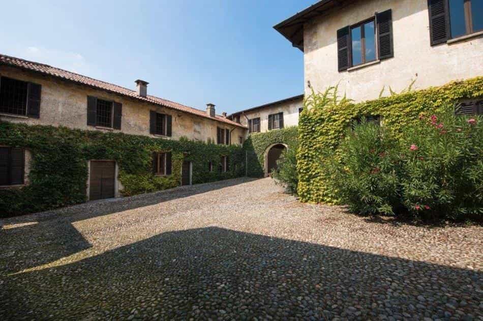 Condominium in Mornago, Lombardy 11757557