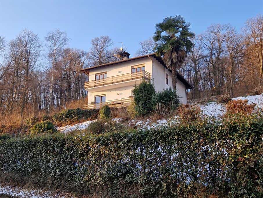 Condominium in Stresa, Piedmont 11757580