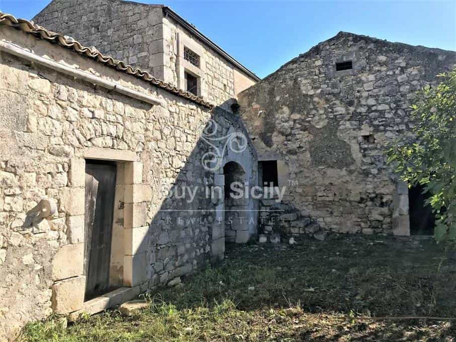 rumah dalam Santa Caterina Villarmosa, Sicilia 11757605