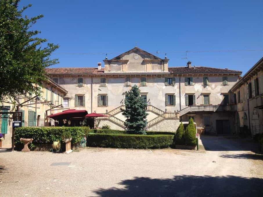 House in Verona, Veneto 11757620
