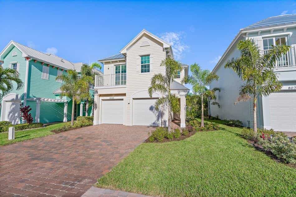 House in Hobe Sound, Florida 11757879