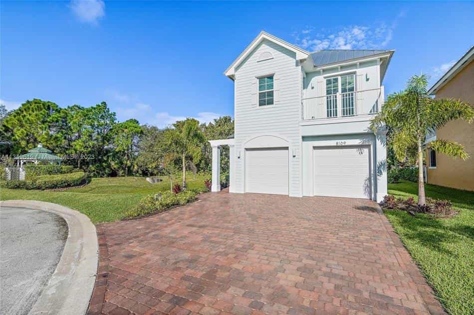 House in Hobe Sound, Florida 11757883