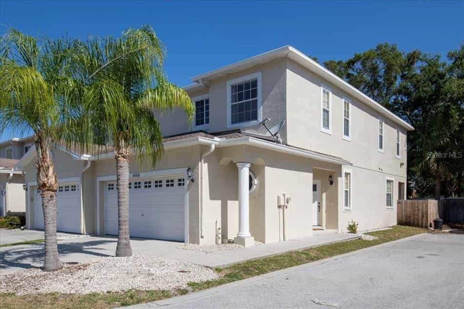 بيت في لارجو, فلوريدا 11757918