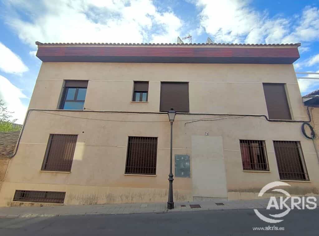 Condominium in Olias del Rey, Castilië-La Mancha 11758446