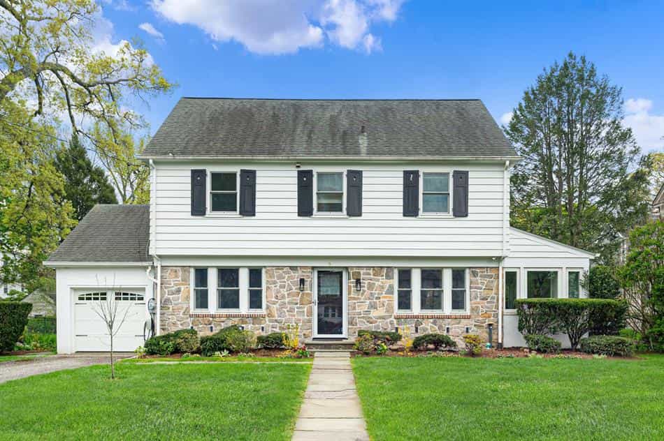House in Scarsdale, New York 11758997