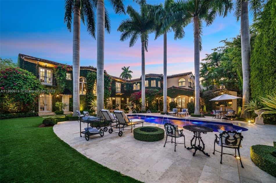 Condominium in West Miami, Florida 11759434