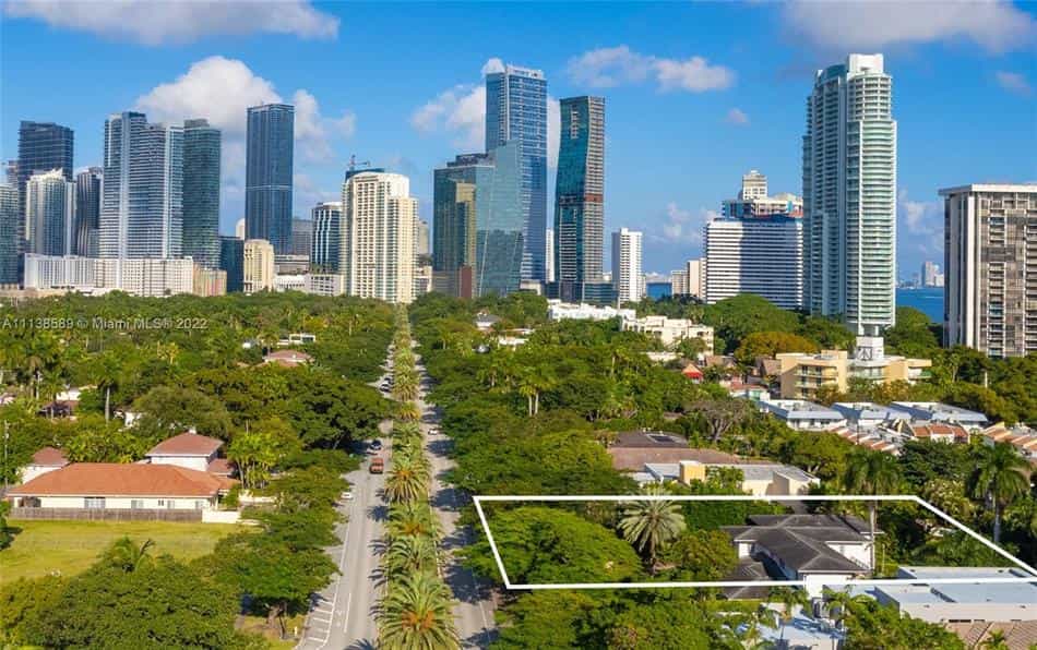 Condominium in Miami, Florida 11759549