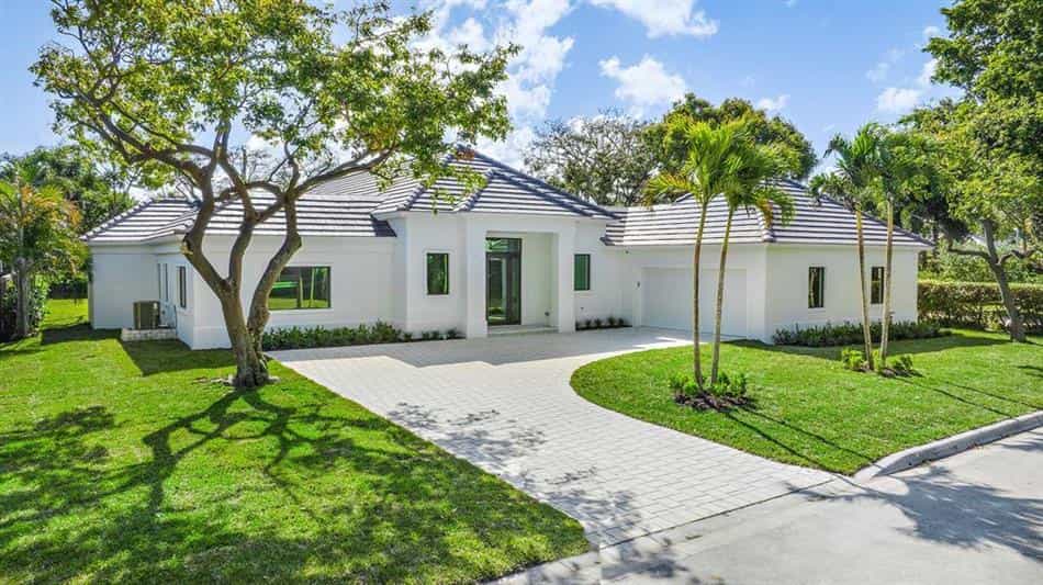 House in Lake Clarke Shores, Florida 11759769
