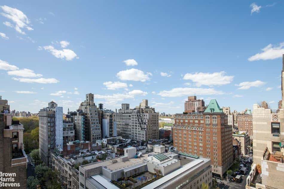 Condominium in Manhattan, New York 11760036