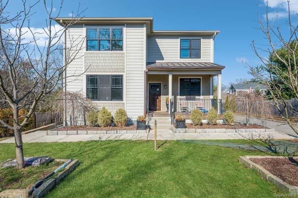 House in North White Plains, New York 11760410