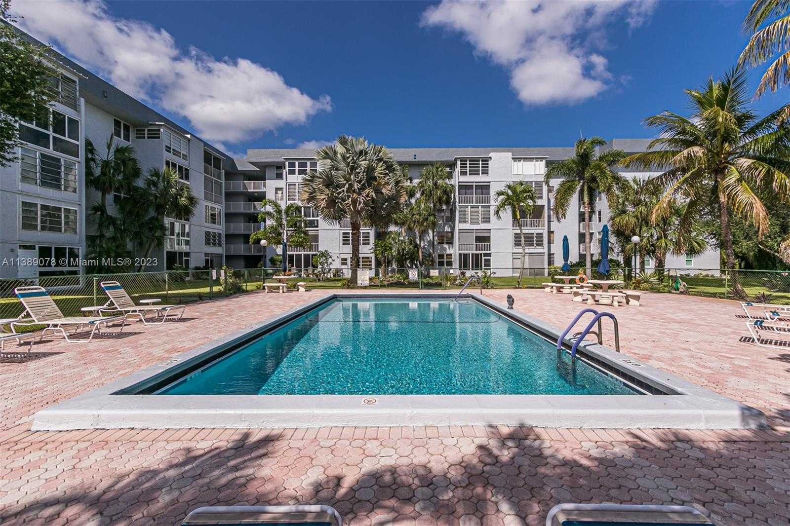 Condominium in Margate, Florida 11760435