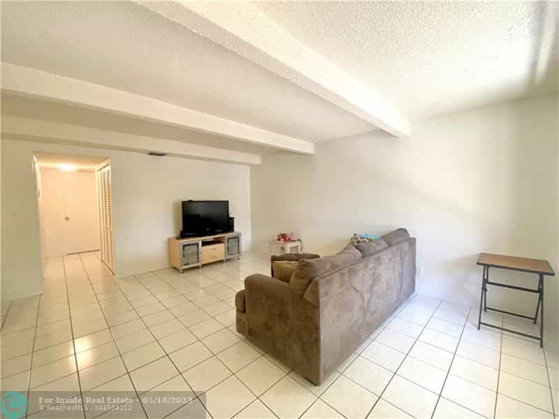 Condominium in Cypress Harbor, Florida 11760454
