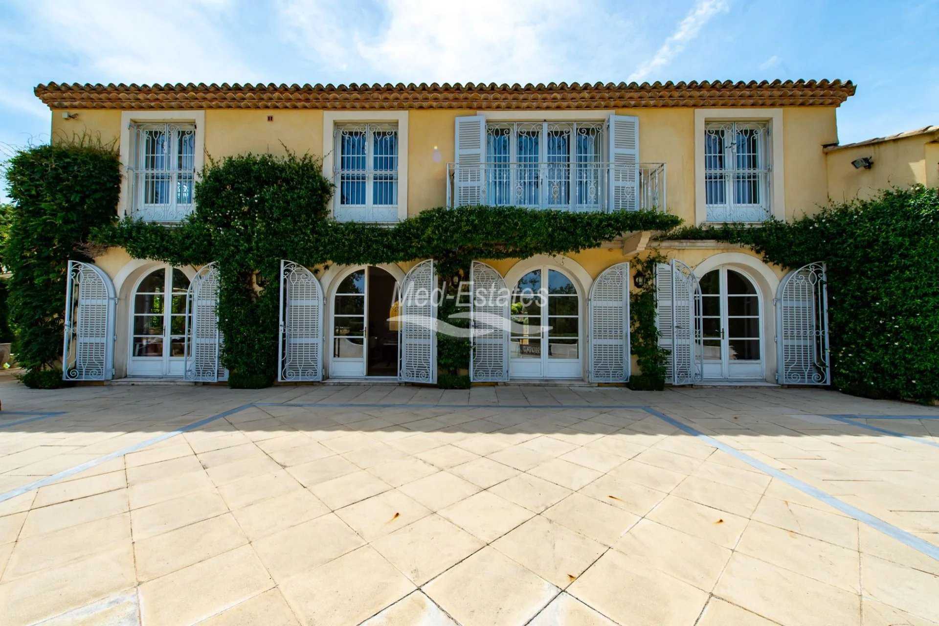 σπίτι σε Gassin, Provence-Alpes-Côte d'Azur 11760989