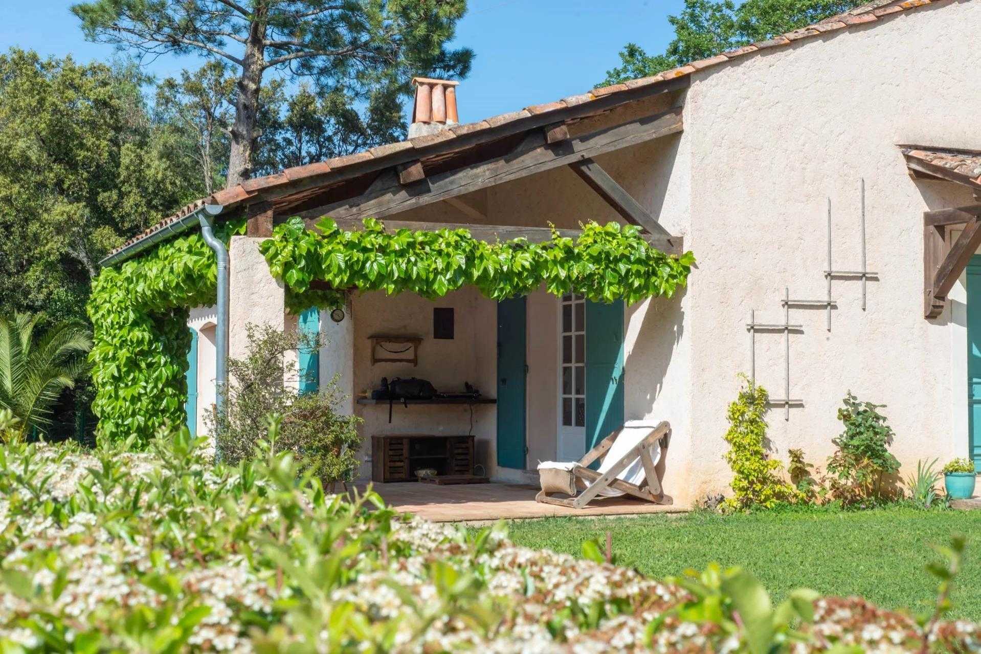 House in Grimaud, Provence-Alpes-Côte d'Azur 11761007