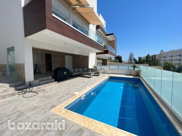 Condominium in Kissonerga, Paphos 11769387