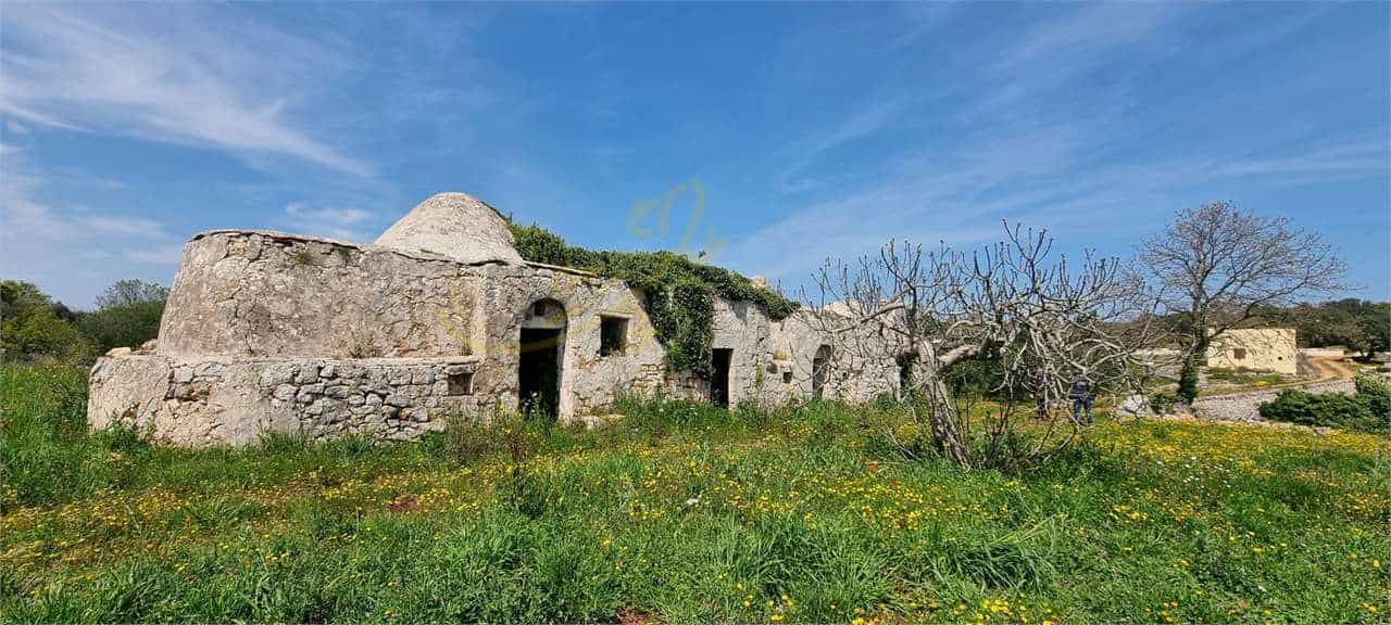 Tanah dalam Ostuni, Apulia 11770803