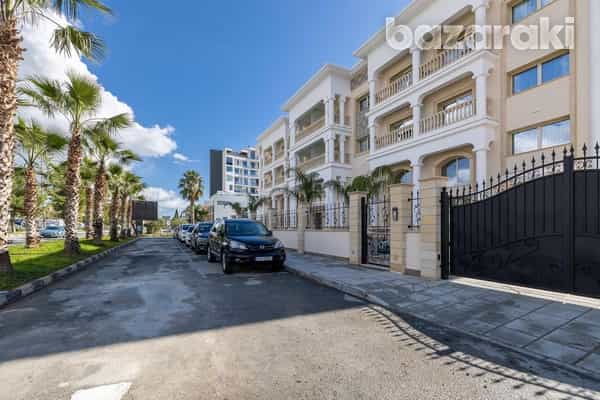 Condominium in Parkklisia, Larnaca 11772324