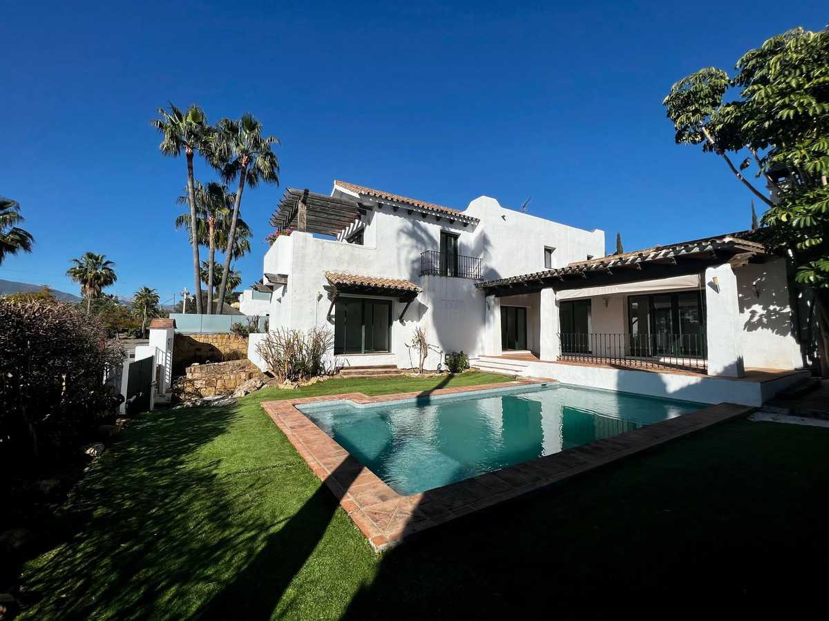 House in Estepona, Andalusia 11773664