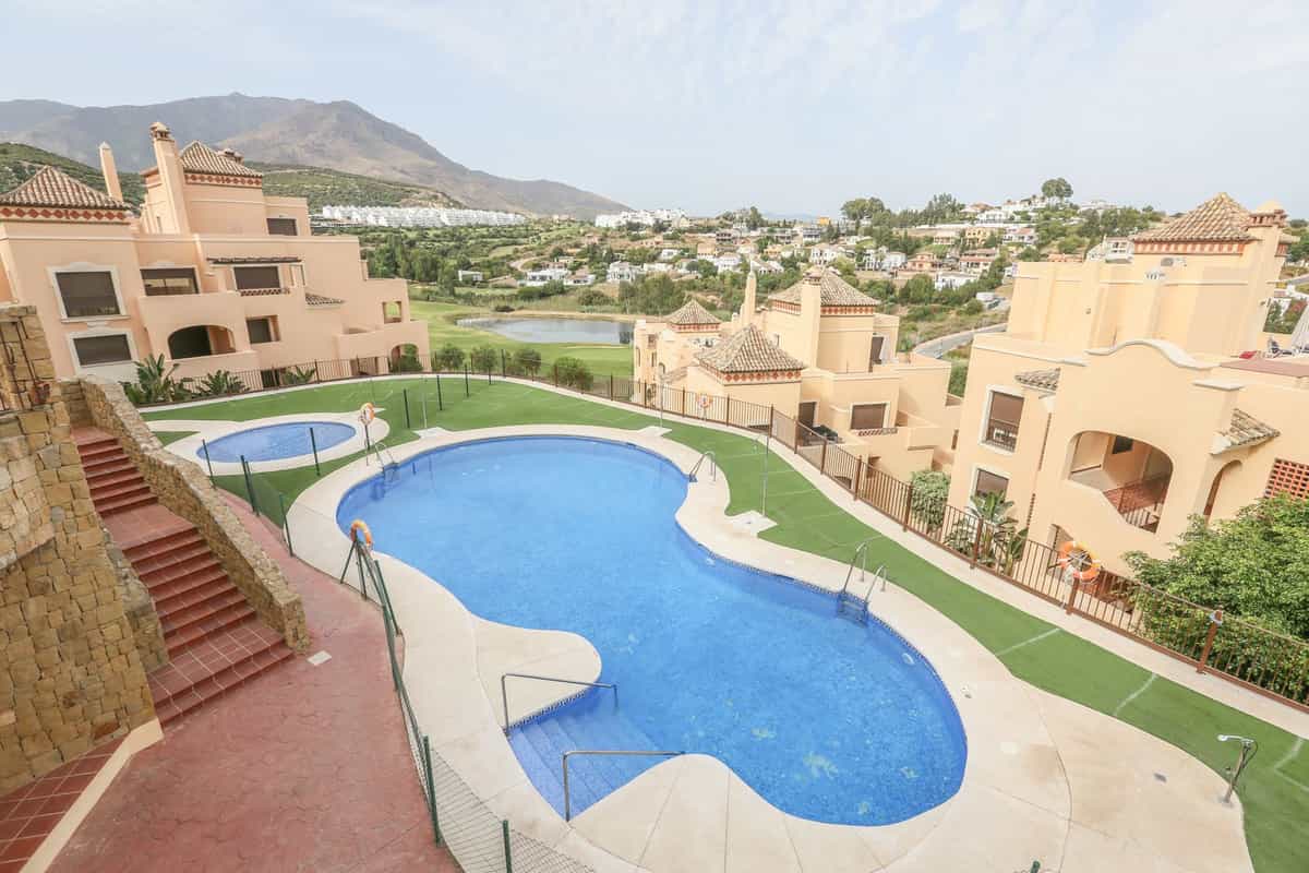 Condominium in Estepona, Andalusia 11773883