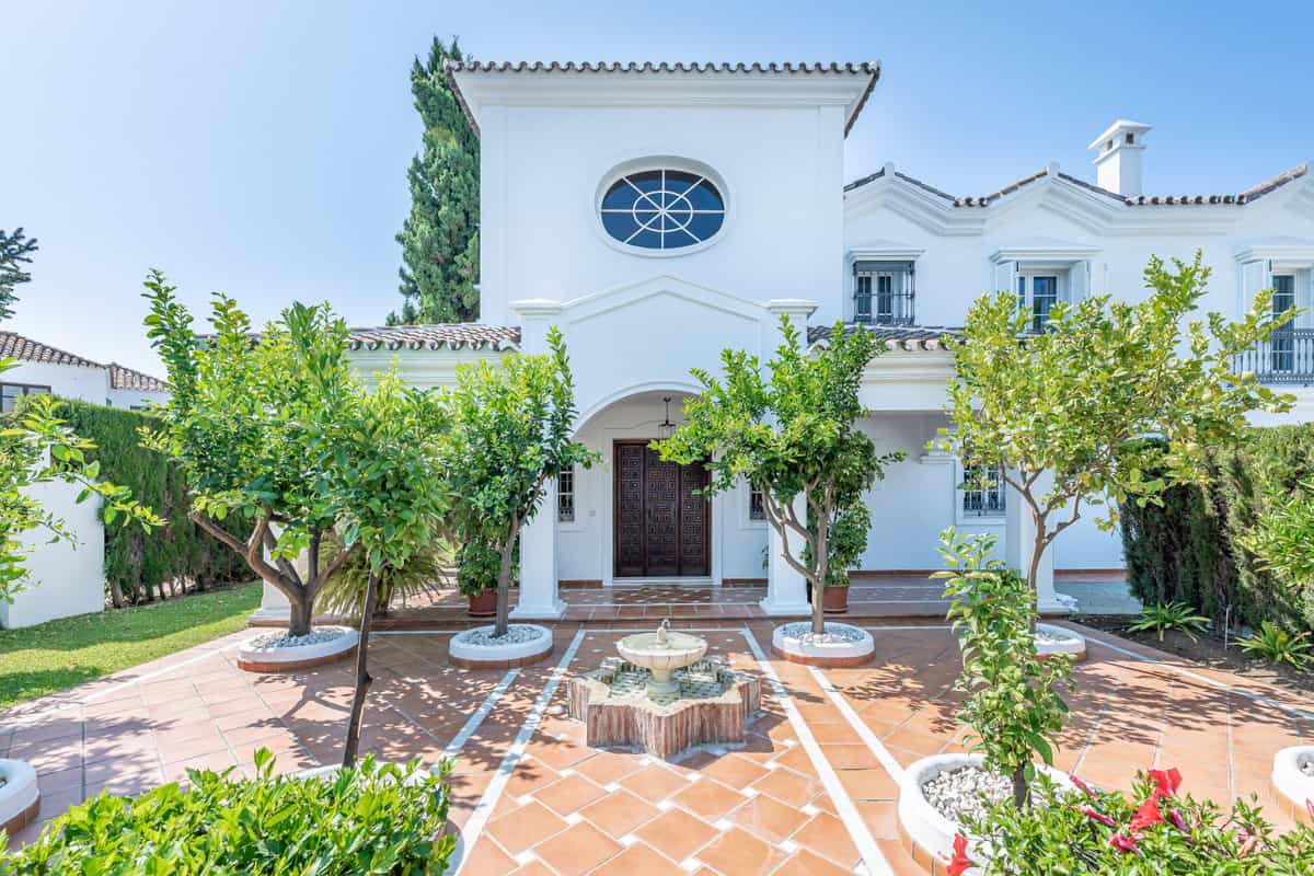 Rumah di Estepona, Andalusia 11774250