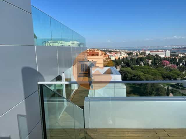 Condominium in Lissabon, Lissabon 11775667