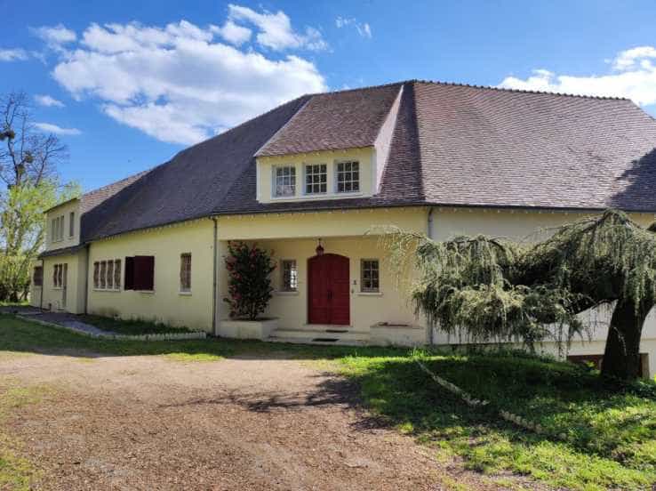 بيت في Vierzon, Centre-Val de Loire 11776807