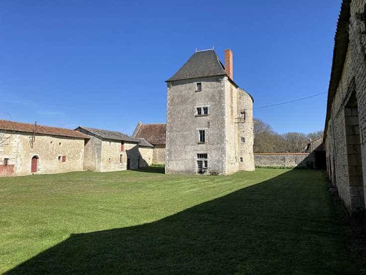 Other in Loudun, Nouvelle-Aquitaine 11776813