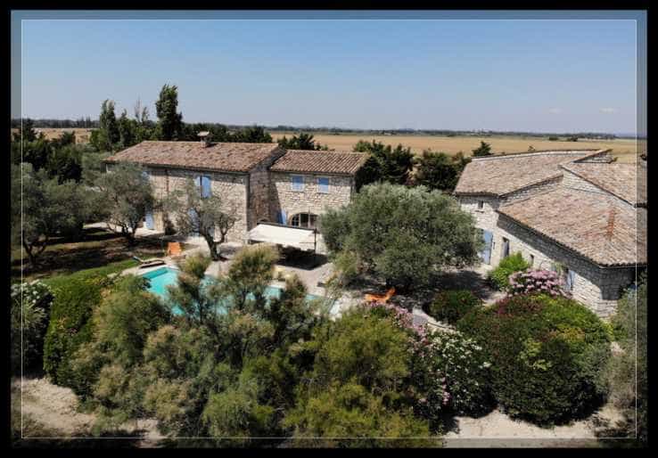 Talo sisään Arles, Provence-Alpes-Cote d'Azur 11776821