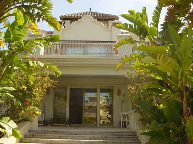 Casa nel Marbella, Andalucía 11777475