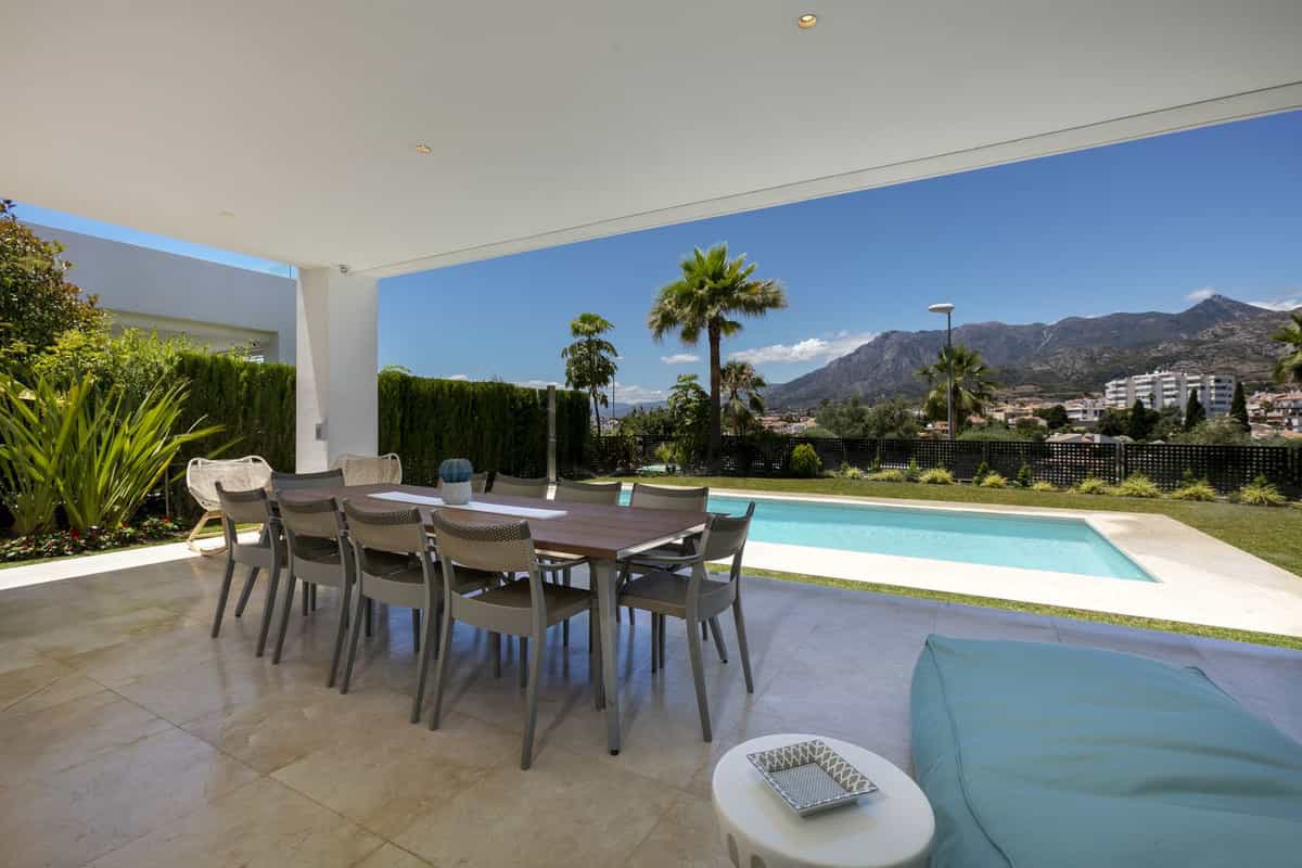 House in Marbella, Andalusia 11777512