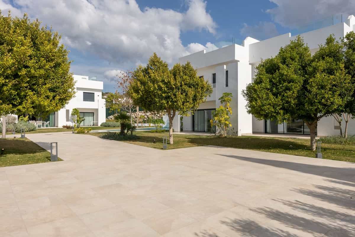 House in Marbella, Andalusia 11777535
