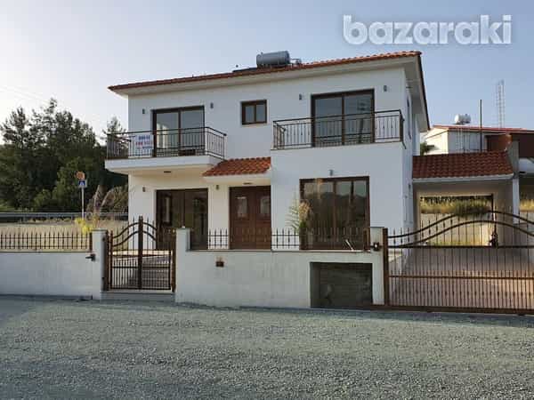 rumah dalam Eptagonia, Limassol 11777657