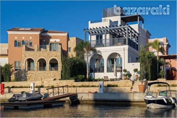 بيت في Limassol, Limassol 11778460