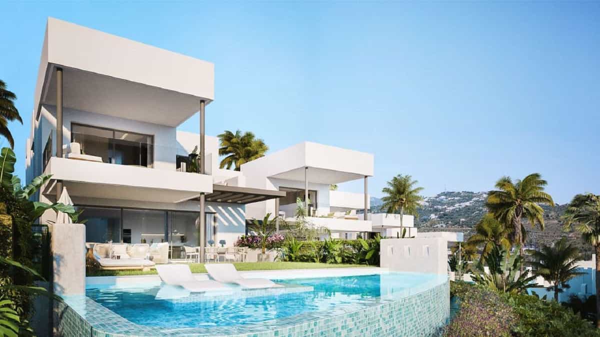 Multiple Houses in Marbella, Andalusia 11782868