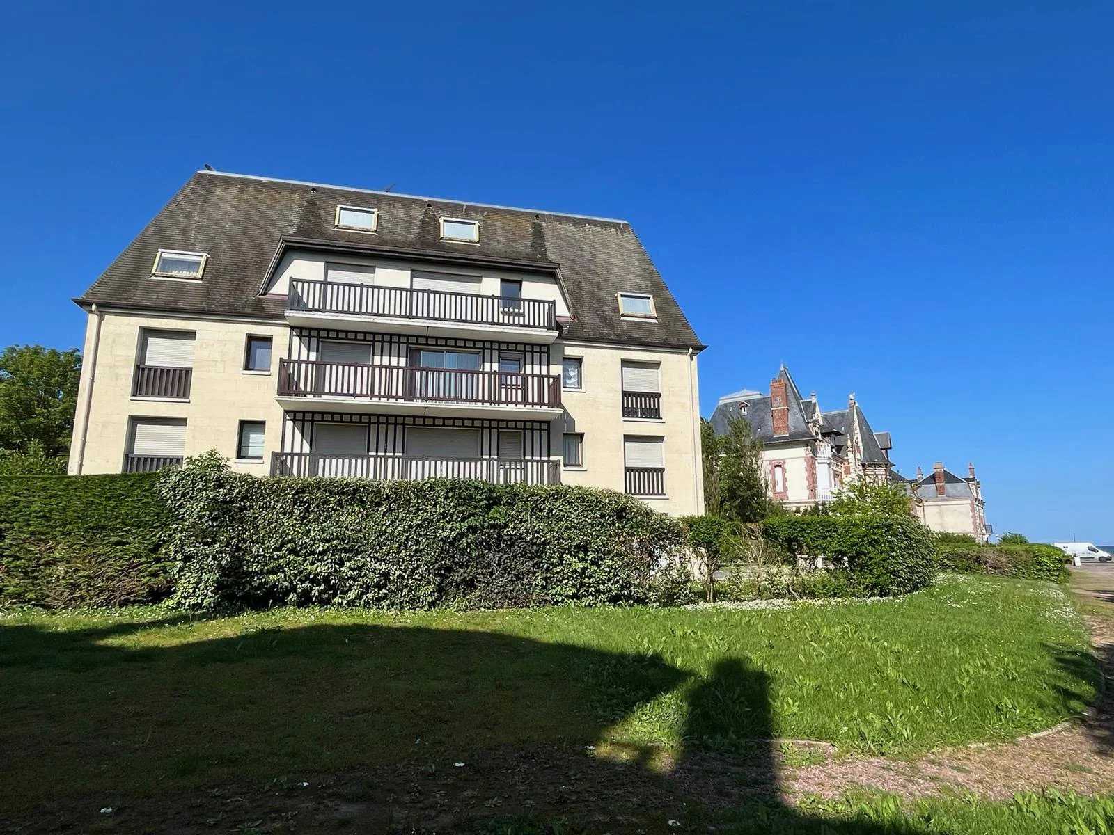 Condominium in Houlgate, Calvados 11783021