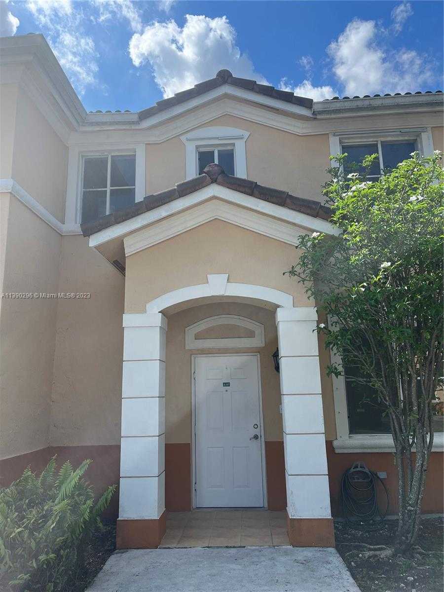 House in Hialeah, Florida 11783033