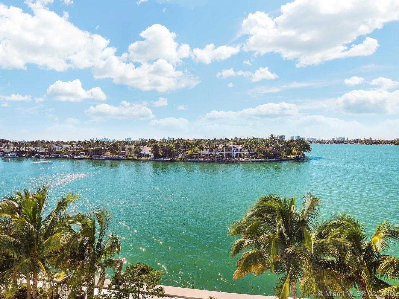 Condominium in Miami Beach, Florida 11783046