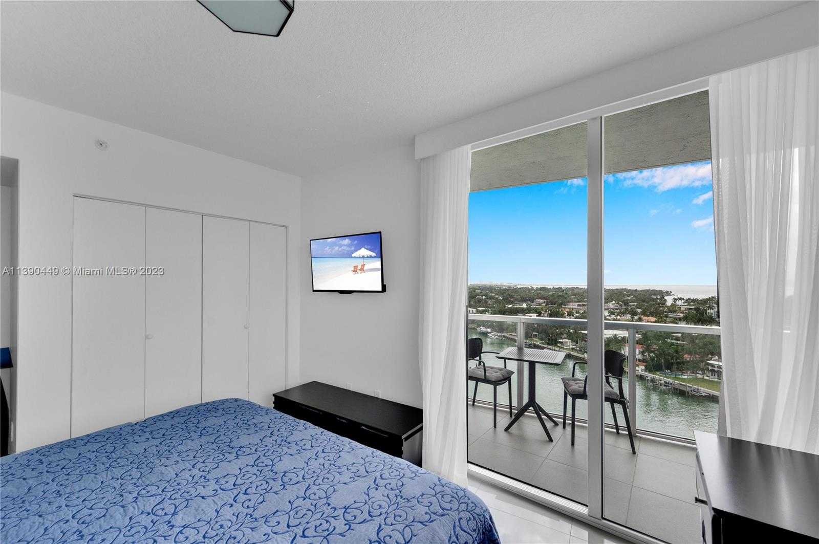 Condominium in Miami Beach, Florida 11783046