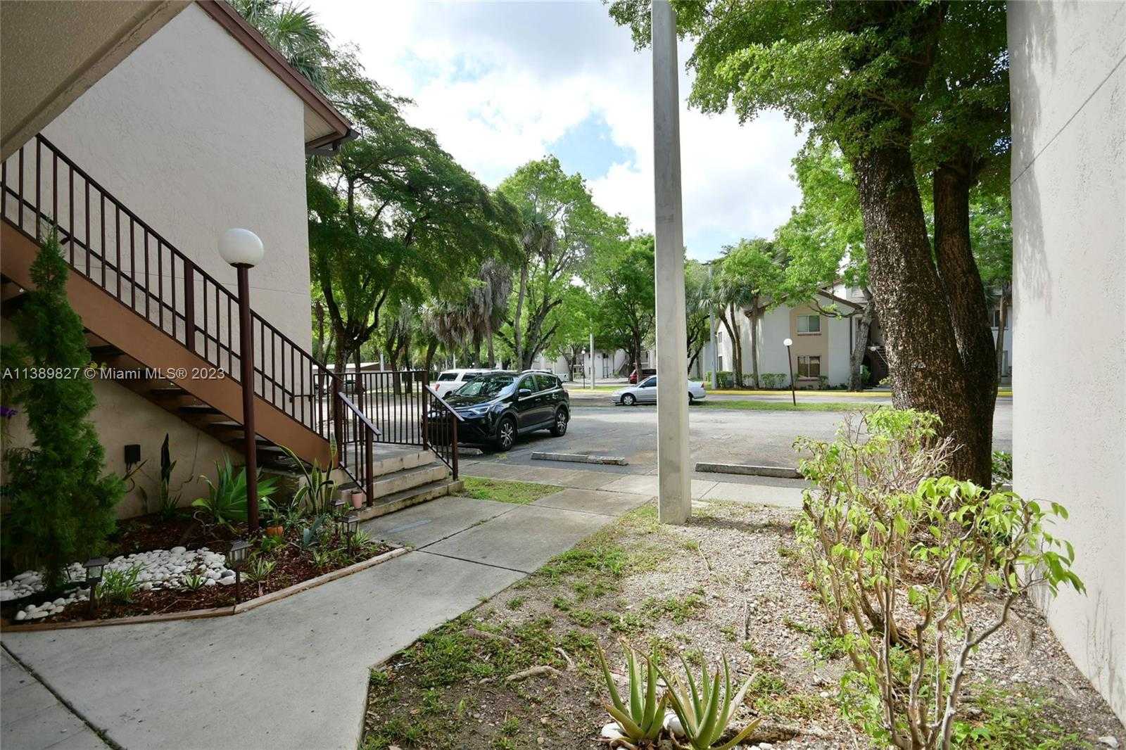Condominium in The Crossings, Florida 11783051