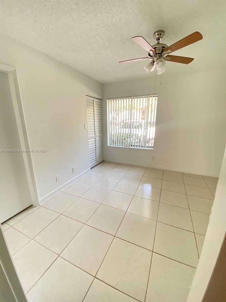Residential in Miami, Florida 11783052