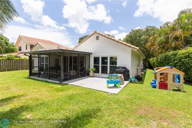 House in Hollywood, Florida 11783054