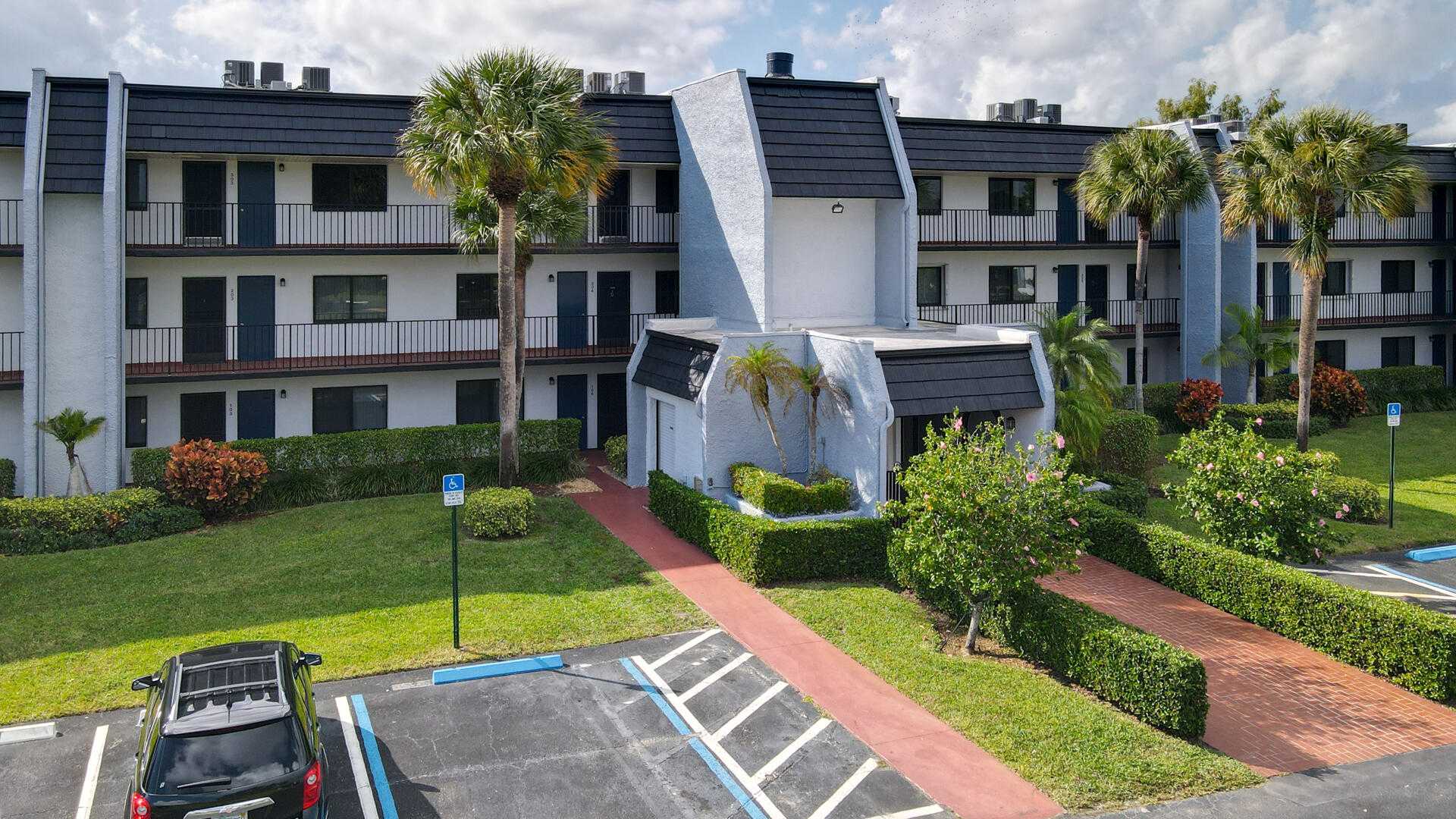 House in Greenacres, Florida 11783080