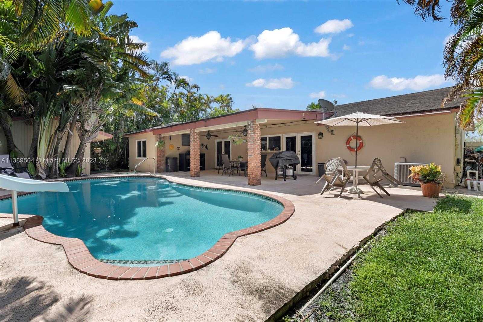 House in Miami, Florida 11783852