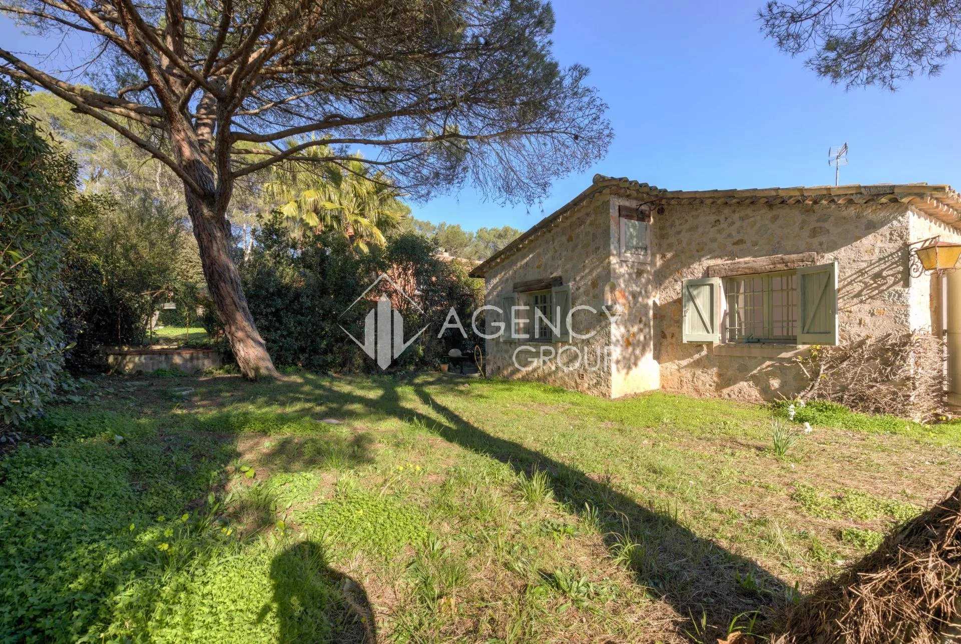 House in Mougins, Provence-Alpes-Cote d'Azur 11784012
