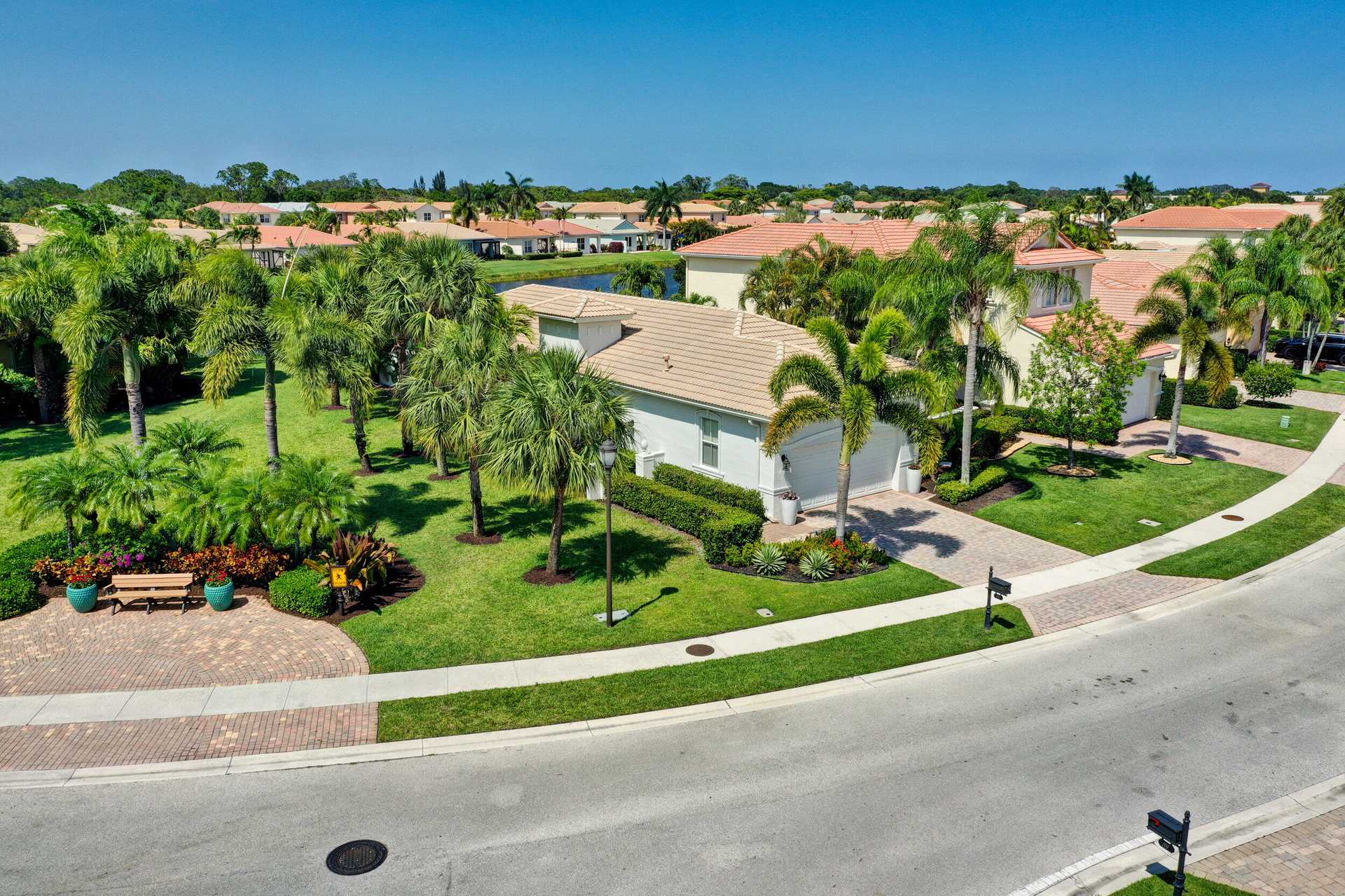 House in Palm Beach Gardens, Florida 11784145