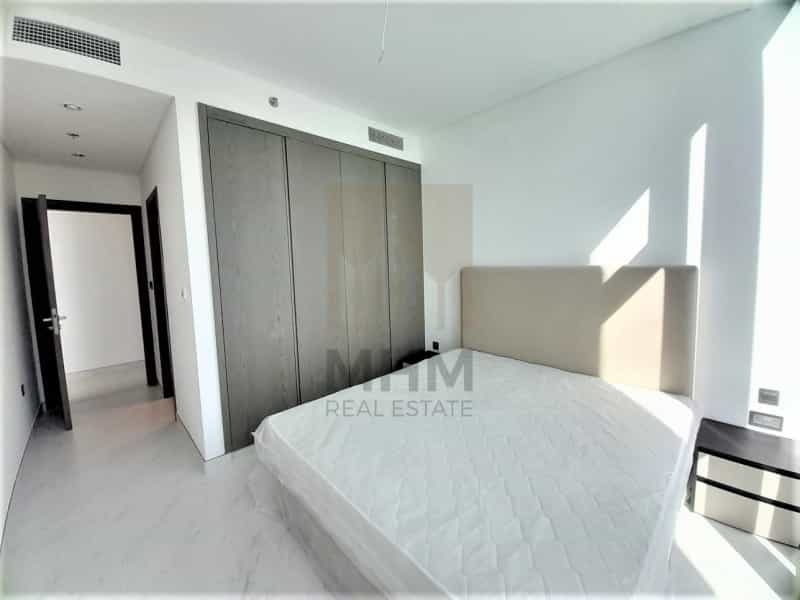 Condominium in Dubai, Dubayy 11785058